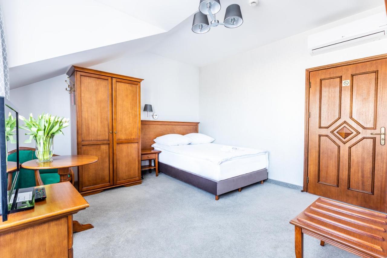 Hotel Pod Zlota Roza Kielce Cameră foto